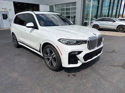 Used 2022 BMW X7 xDrive40i w/ M Sport Package AWD/4WD image 3