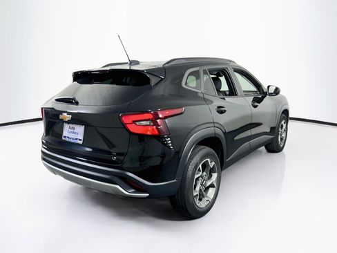 Used 2024 Chevrolet Trax LT w/ Sunroof Package FWD image 5