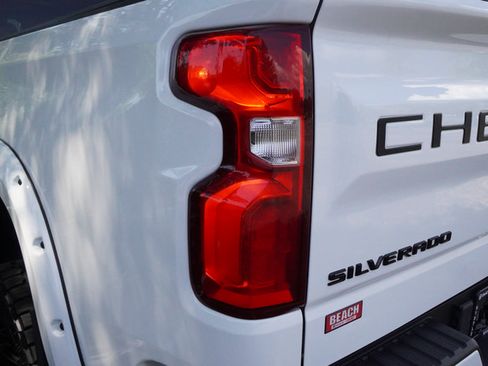 Used 2022 Chevrolet Silverado 1500 RST w/ Convenience Package II AWD/4WD image 38