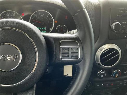 Used 2018 Jeep Wrangler Sahara w/ Connectivity Group AWD/4WD image 19