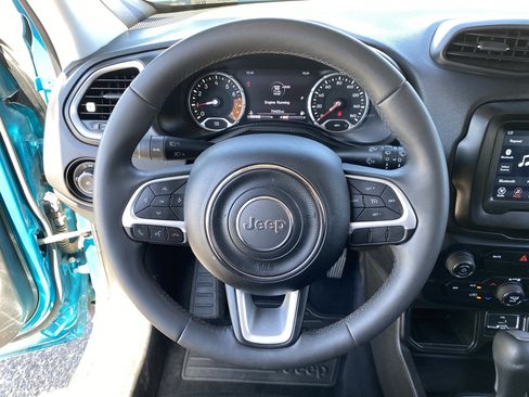 Used 2021 Jeep Renegade Latitude FWD image 26