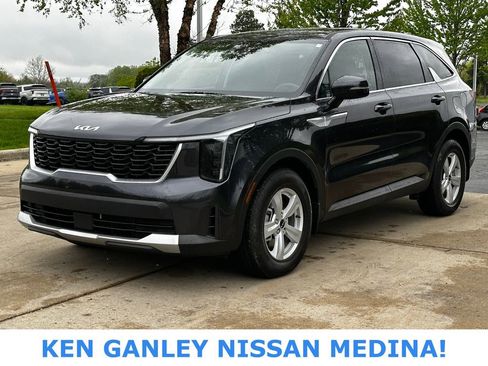Used 2025 Kia Sorento LX FWD image 7