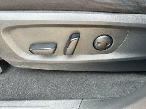 Used 2022 Nissan Pathfinder SV FWD image 12