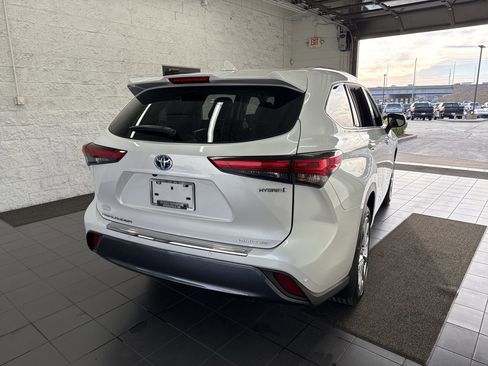 Used 2023 Toyota Highlander Limited image 7