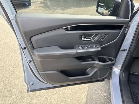 Used 2025 Honda Pilot Touring image 13
