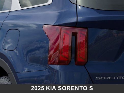 Used 2025 Kia Sorento S image 11