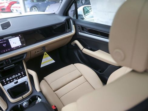 New 2026 Porsche Cayenne AWD/4WD image 35