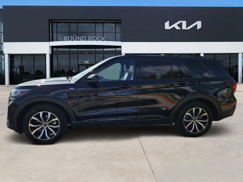 Used 2025 Ford Explorer ST-Line RWD image 4