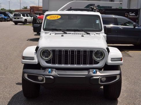Used 2024 Jeep Wrangler Unlimited Sahara AWD/4WD image 3