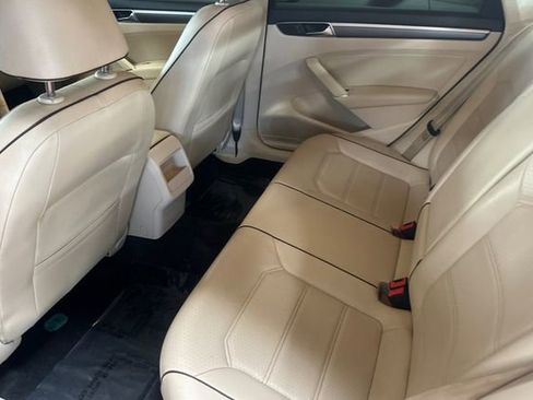 Used 2016 Volkswagen Passat 1.8T R-Line image 14