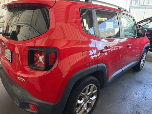 Used 2017 Jeep Renegade Latitude FWD image 7