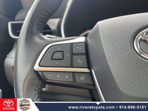 Used 2023 Toyota Highlander XLE AWD/4WD image 21