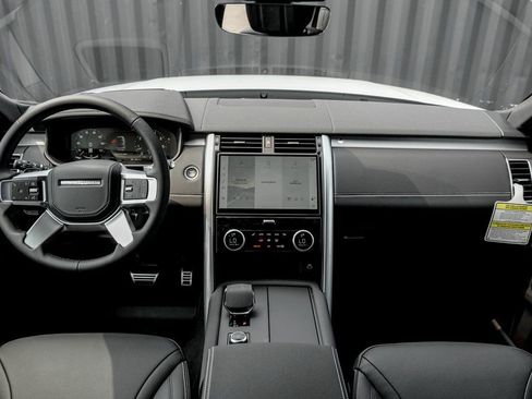 Used 2025 Land Rover Discovery Dynamic SE AWD/4WD image 20