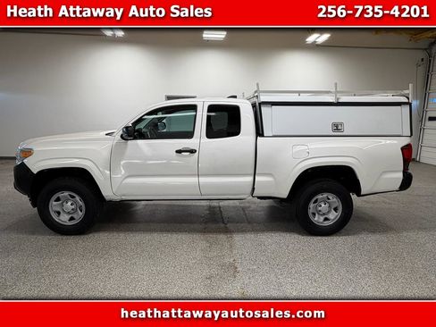 Used 2022 Toyota Tacoma SR image 1