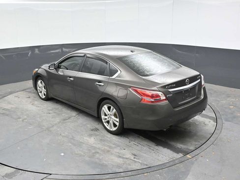 Used 2013 Nissan Altima 3.5 SV w/ Navigation Pkg FWD image 12