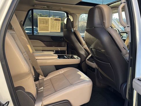 Used 2022 Lincoln Navigator L Reserve image 11