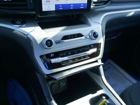 Used 2021 Ford Explorer XLT image 15