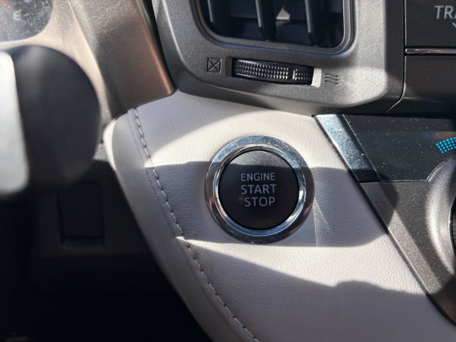 Used 2013 Toyota RAV4 Limited AWD/4WD image 13