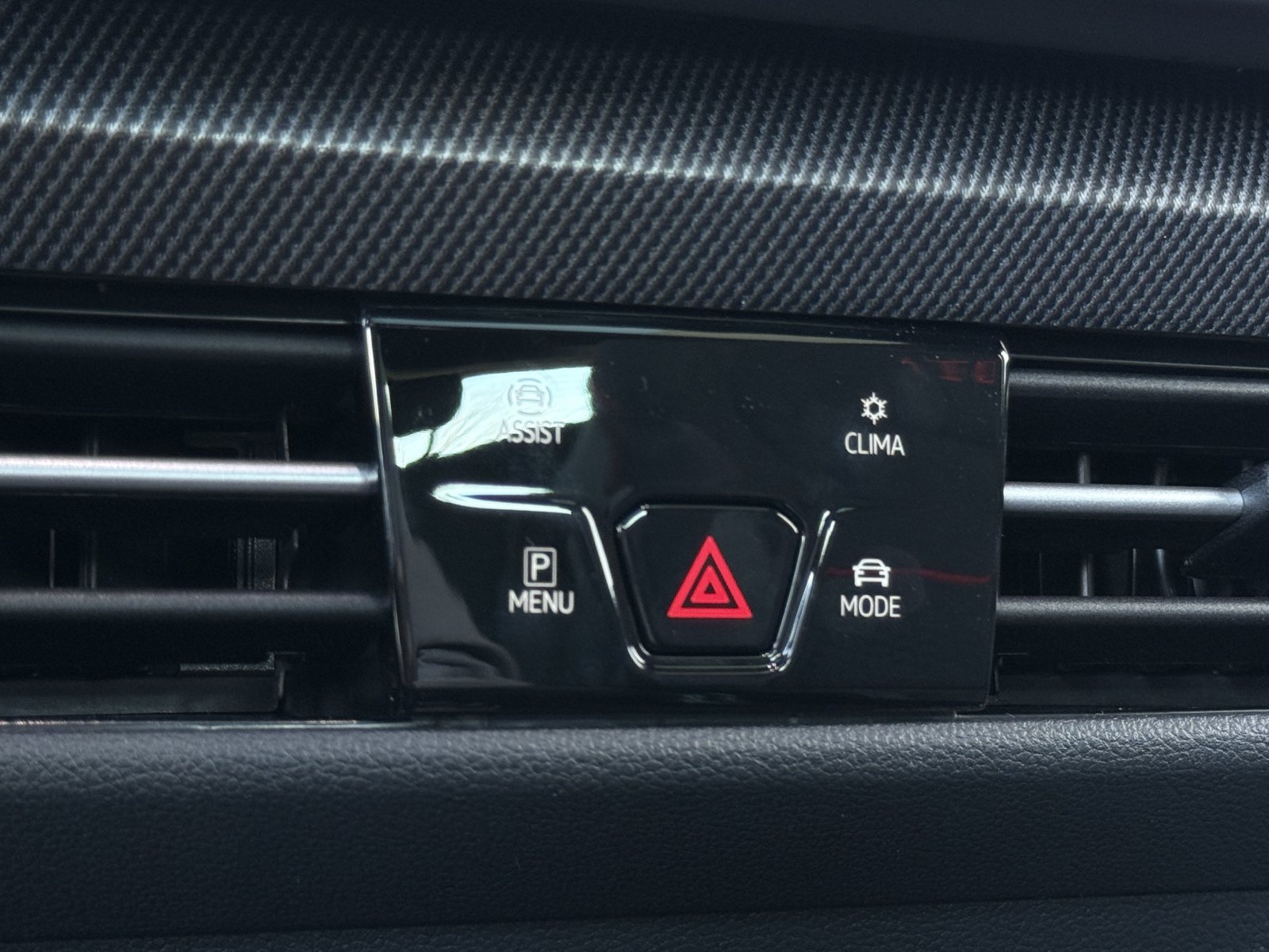 New 2026 Volkswagen GTI SE FWD image 18