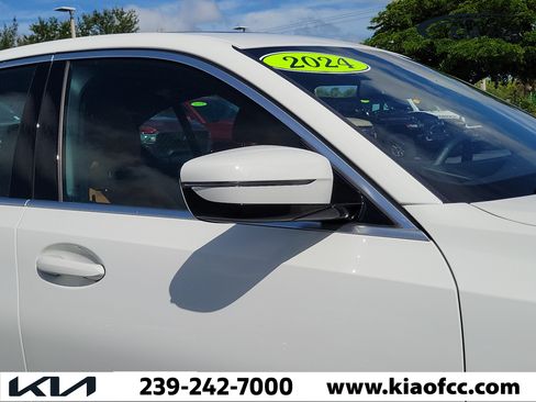 Used 2024 BMW 330i xDrive Sedan w/ Convenience Package AWD/4WD image 8