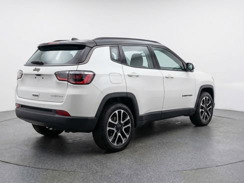 Used 2025 Jeep Compass Trailhawk AWD/4WD image 9