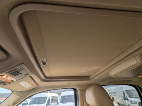 Used 2012 Cadillac Escalade Luxury image 12