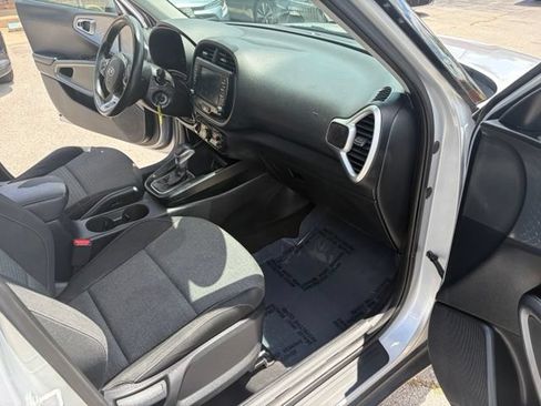 Used 2021 Kia Soul S FWD image 31