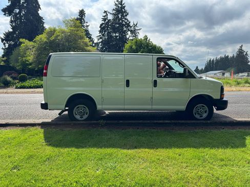 Used 2009 GMC Savana 3500 RWD image 6