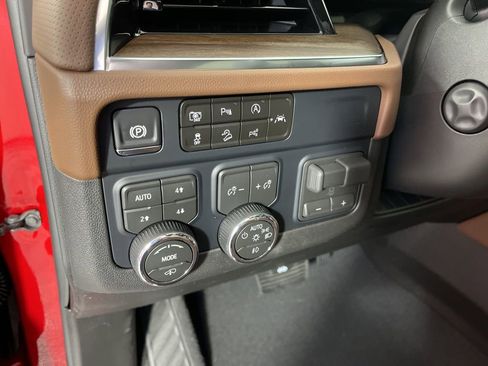 New 2026 Chevrolet Suburban High Country image 33