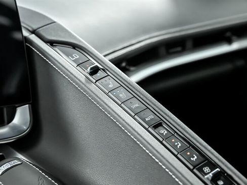 Used 2021 Chevrolet Corvette Stingray Preferred Cpe w/ Z51 Performance Package image 37