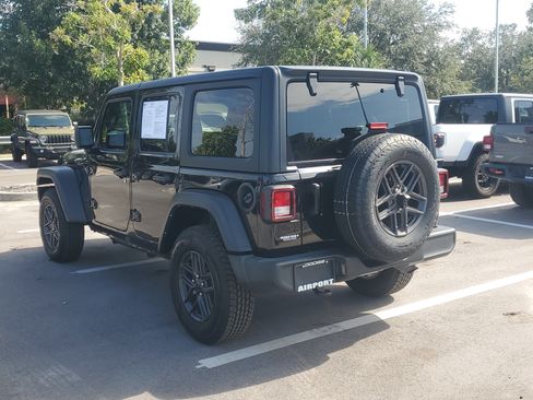 Used 2024 Jeep Wrangler Unlimited Sport AWD/4WD image 5