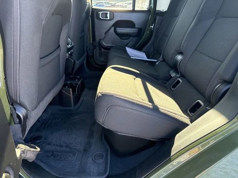 Used 2022 Jeep Gladiator Willys image 18