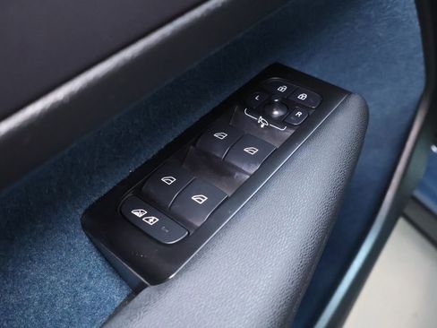 Used 2022 Volvo C40 P8 Recharge Ultimate image 14