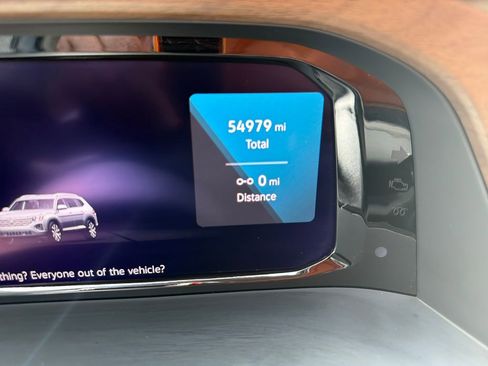 Certified 2024 Volkswagen Atlas SE w/ Black Wheel Package image 19