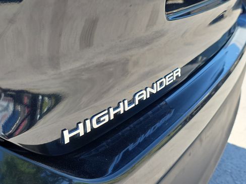 Used 2024 Toyota Highlander LE image 10