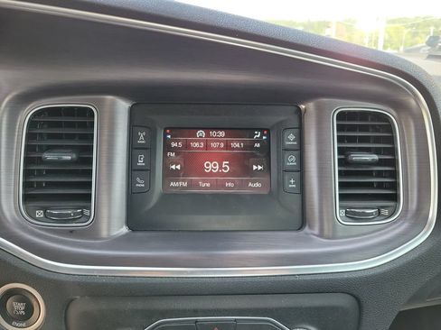 Used 2016 Dodge Charger SE RWD image 16