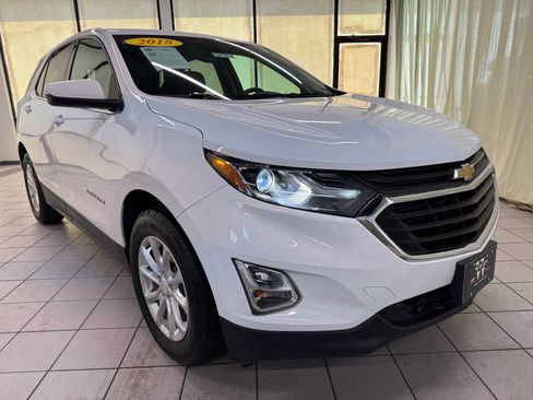 Used 2018 Chevrolet Equinox LT FWD image 2