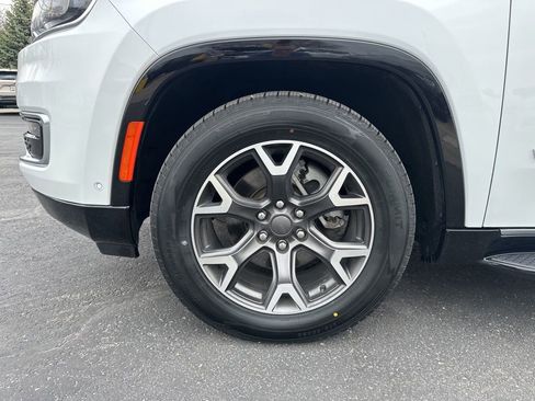 Used 2024 Jeep Wagoneer Series III image 16