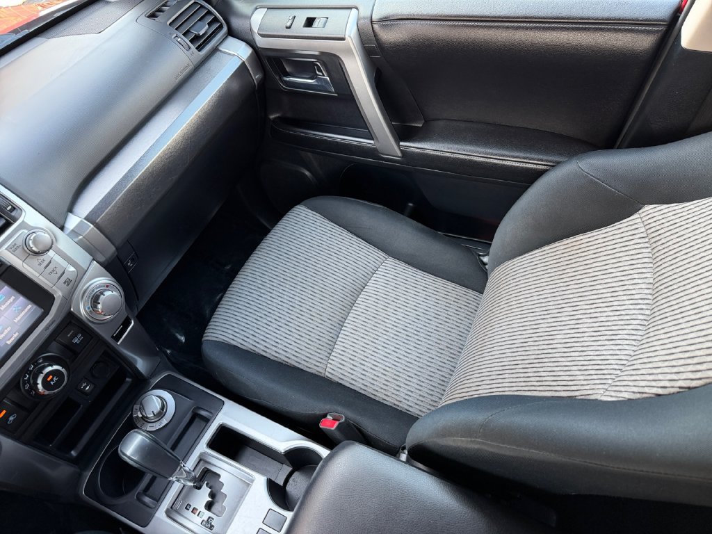 Used 2015 Toyota 4Runner SR5 AWD/4WD image 17