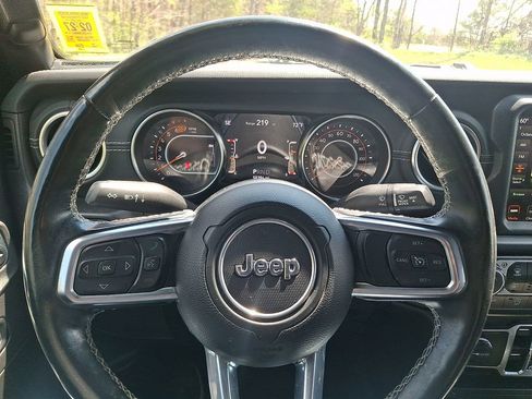 Used 2022 Jeep Wrangler Unlimited Sahara w/ LED Lighting Group AWD/4WD image 18