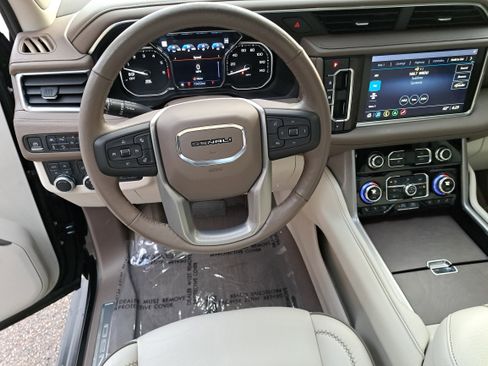Used 2021 GMC Yukon Denali w/ Denali Premium Package image 18