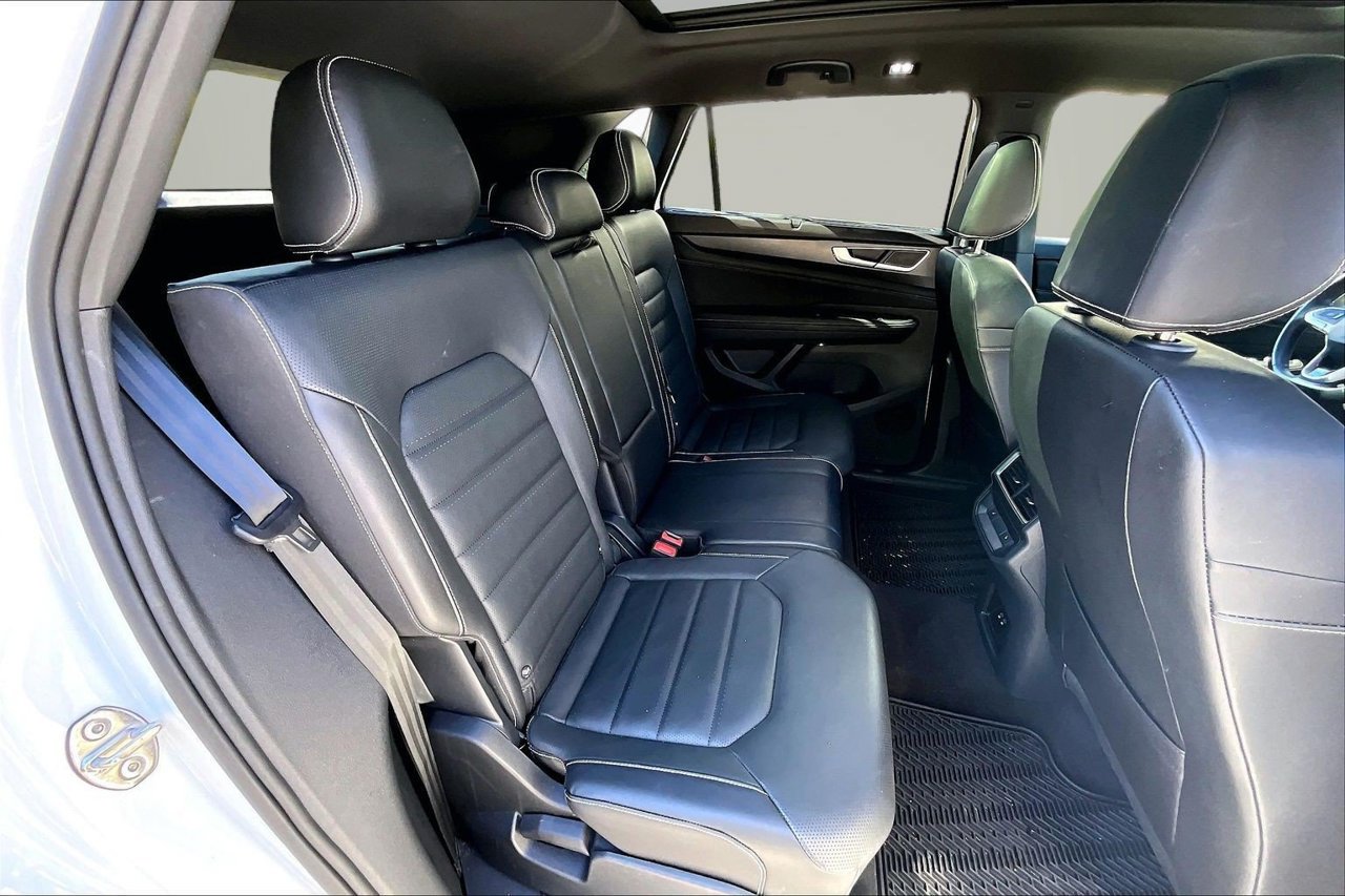 Used 2024 Volkswagen Atlas Cross Sport SEL R-Line AWD/4WD image 24