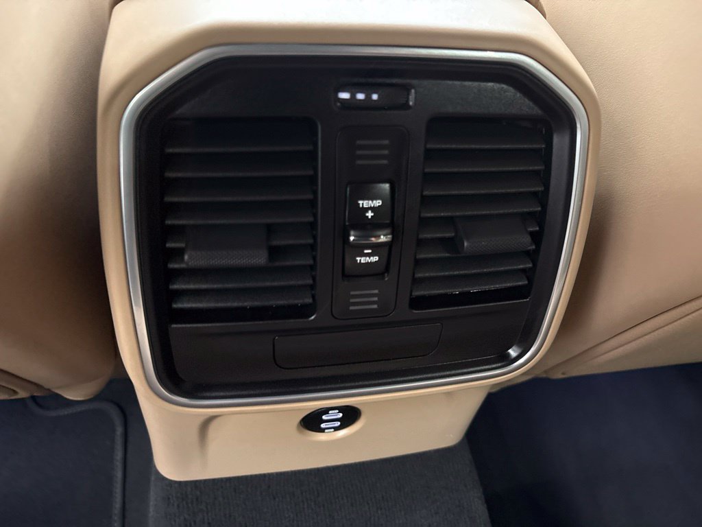 Certified 2026 Porsche Macan AWD/4WD image 30