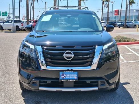 Used 2025 Nissan Pathfinder SL FWD image 2