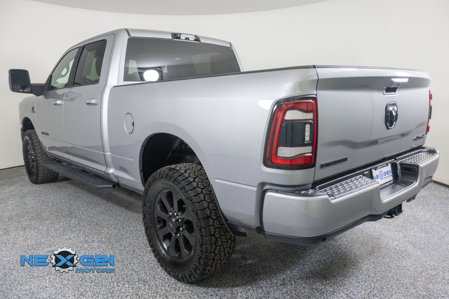 Used 2024 RAM 2500 Big Horn w/ Night Edition AWD/4WD image 6