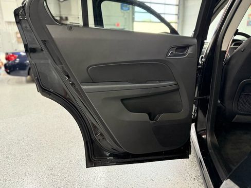 Used 2017 Chevrolet Equinox LT w/ Convenience Package FWD image 12