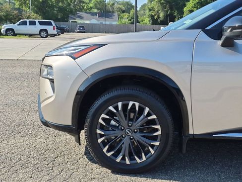 Used 2025 Nissan Rogue Platinum FWD image 35