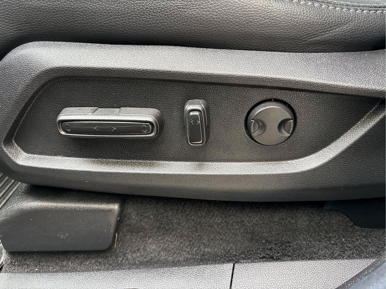 Certified 2025 Honda Pilot Touring image 16