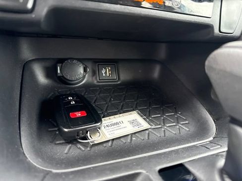 Used 2024 Toyota RAV4 XLE AWD/4WD image 20