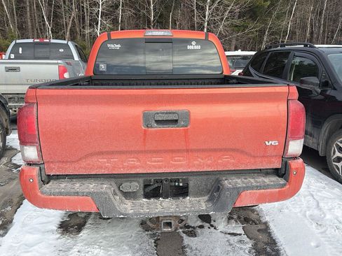 Used 2017 Toyota Tacoma TRD Sport image 8